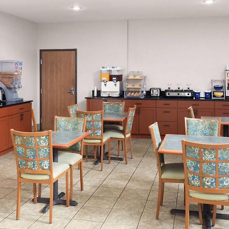 Days Inn & Suites By Wyndham Of Morris Exterior photo