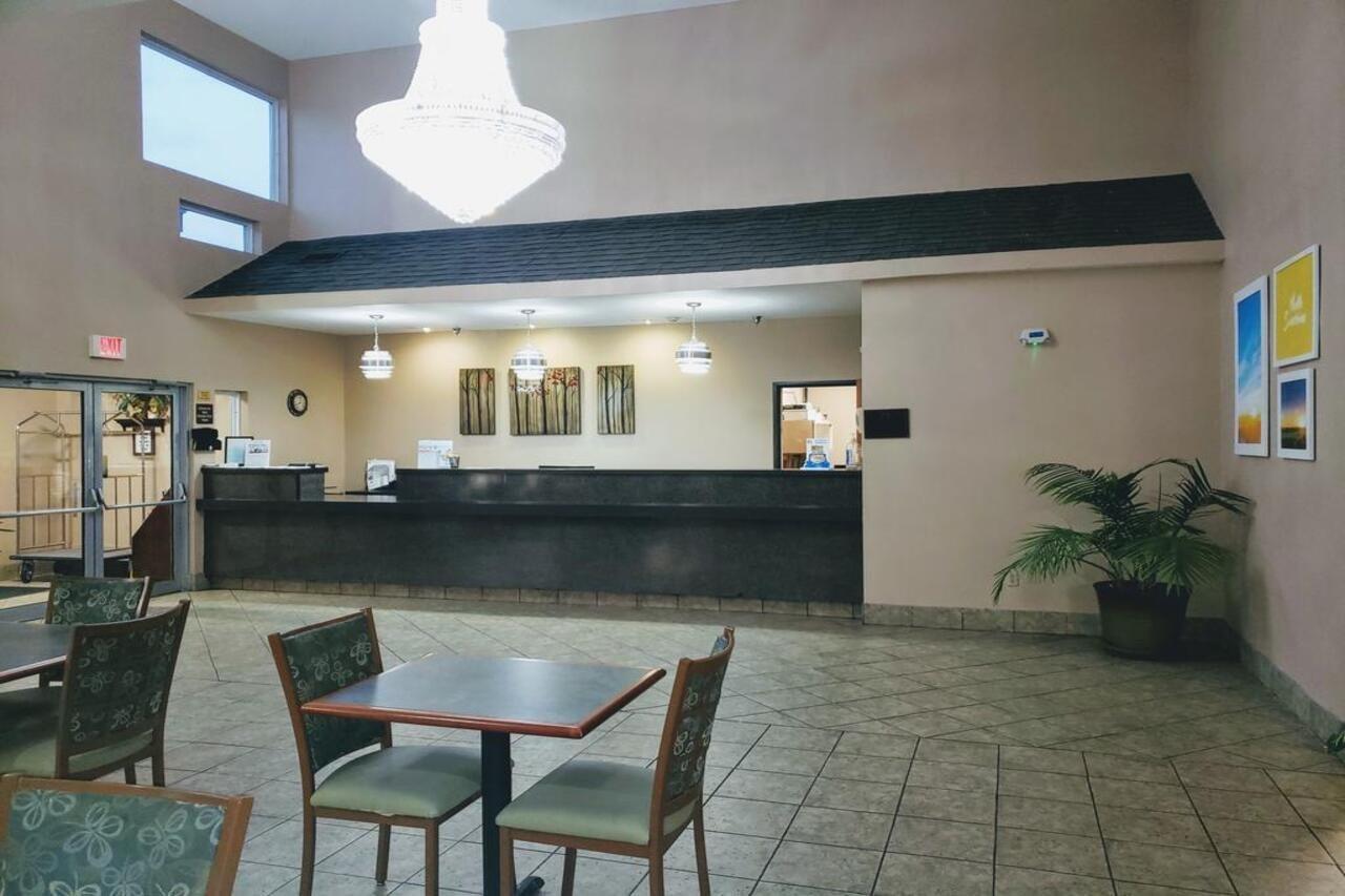 Days Inn & Suites By Wyndham Of Morris Exterior photo