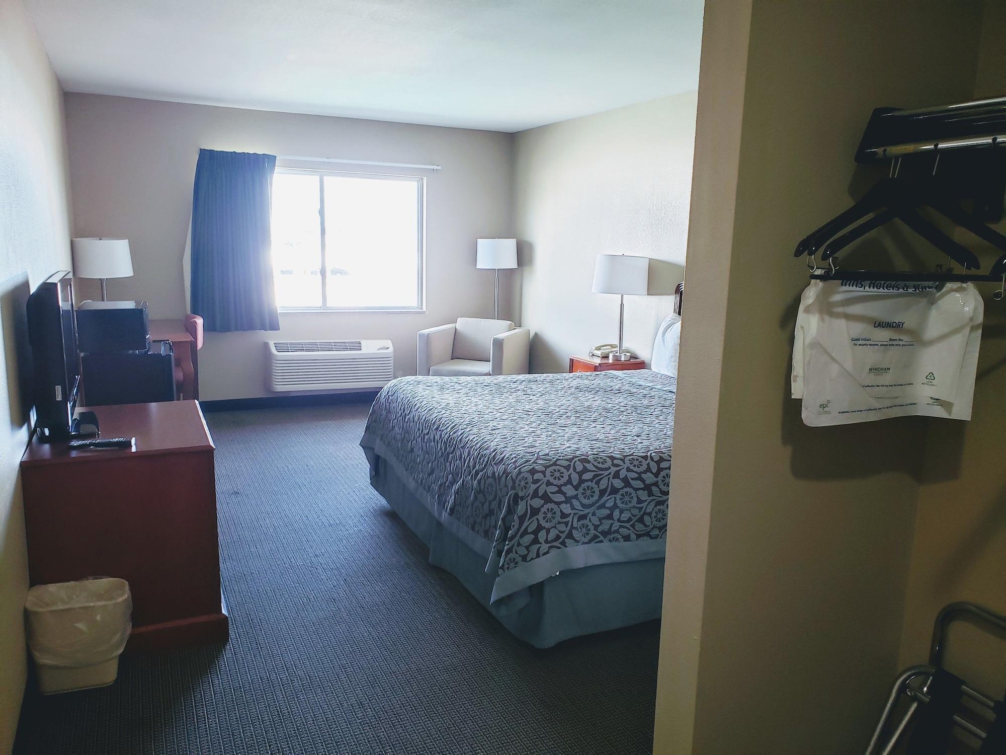 Days Inn & Suites By Wyndham Of Morris Exterior photo