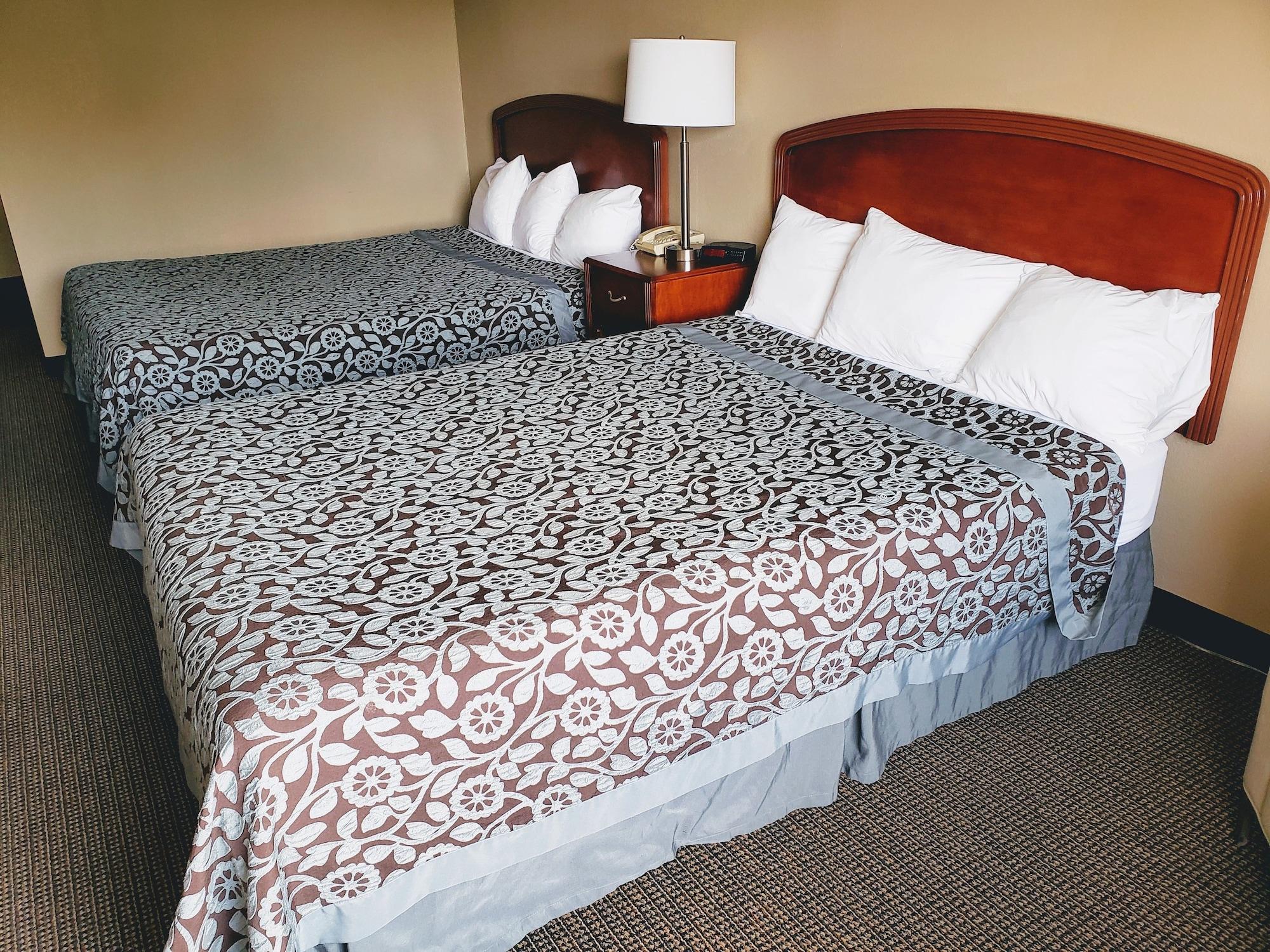 Days Inn & Suites By Wyndham Of Morris Exterior photo