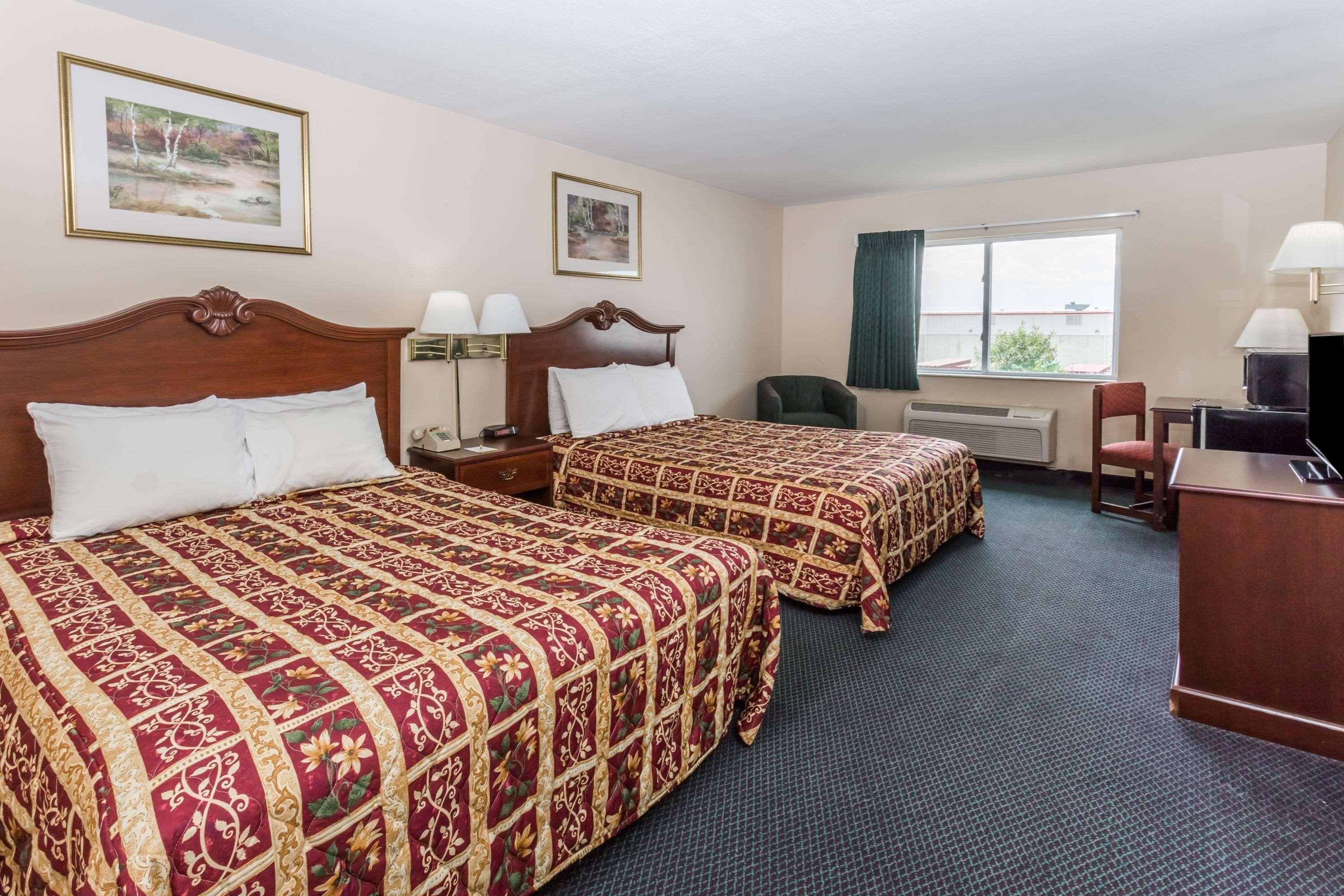 Days Inn & Suites By Wyndham Of Morris Exterior photo