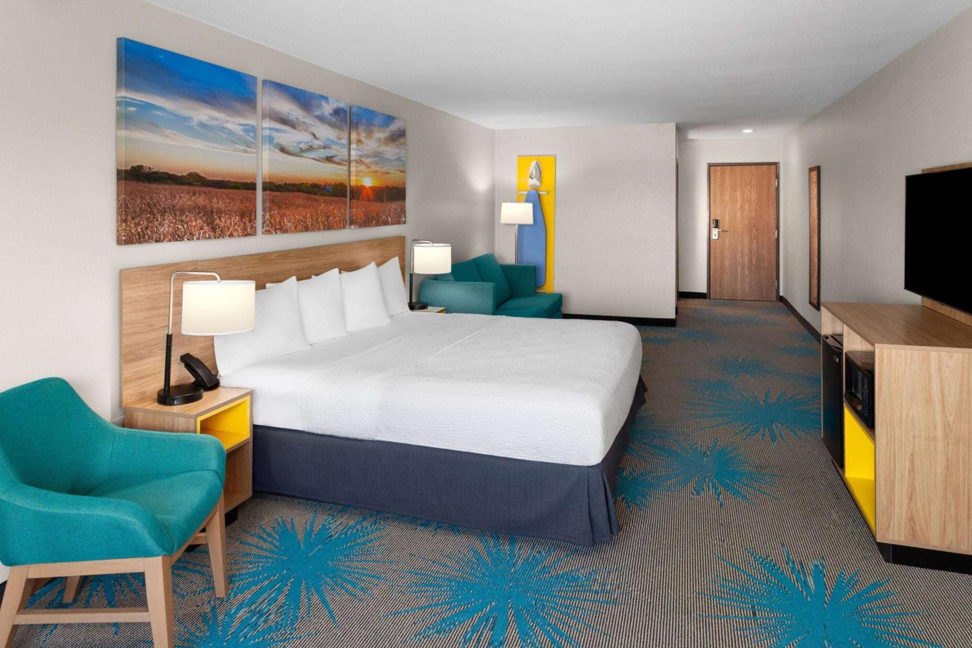 Days Inn & Suites By Wyndham Of Morris Exterior photo