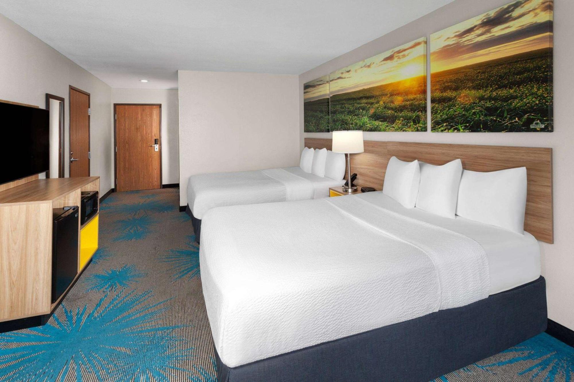 Days Inn & Suites By Wyndham Of Morris Exterior photo