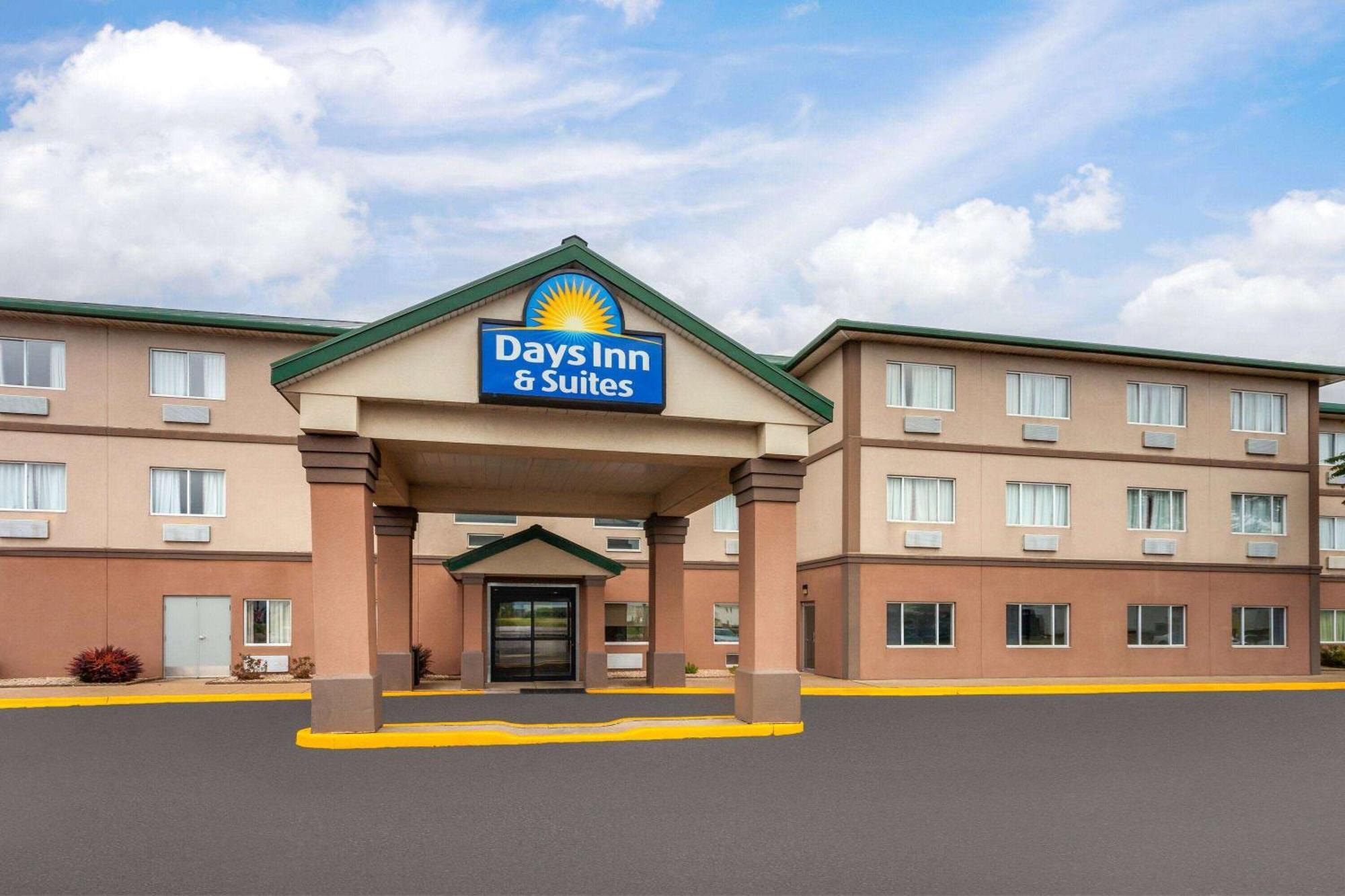 Days Inn & Suites By Wyndham Of Morris Exterior photo