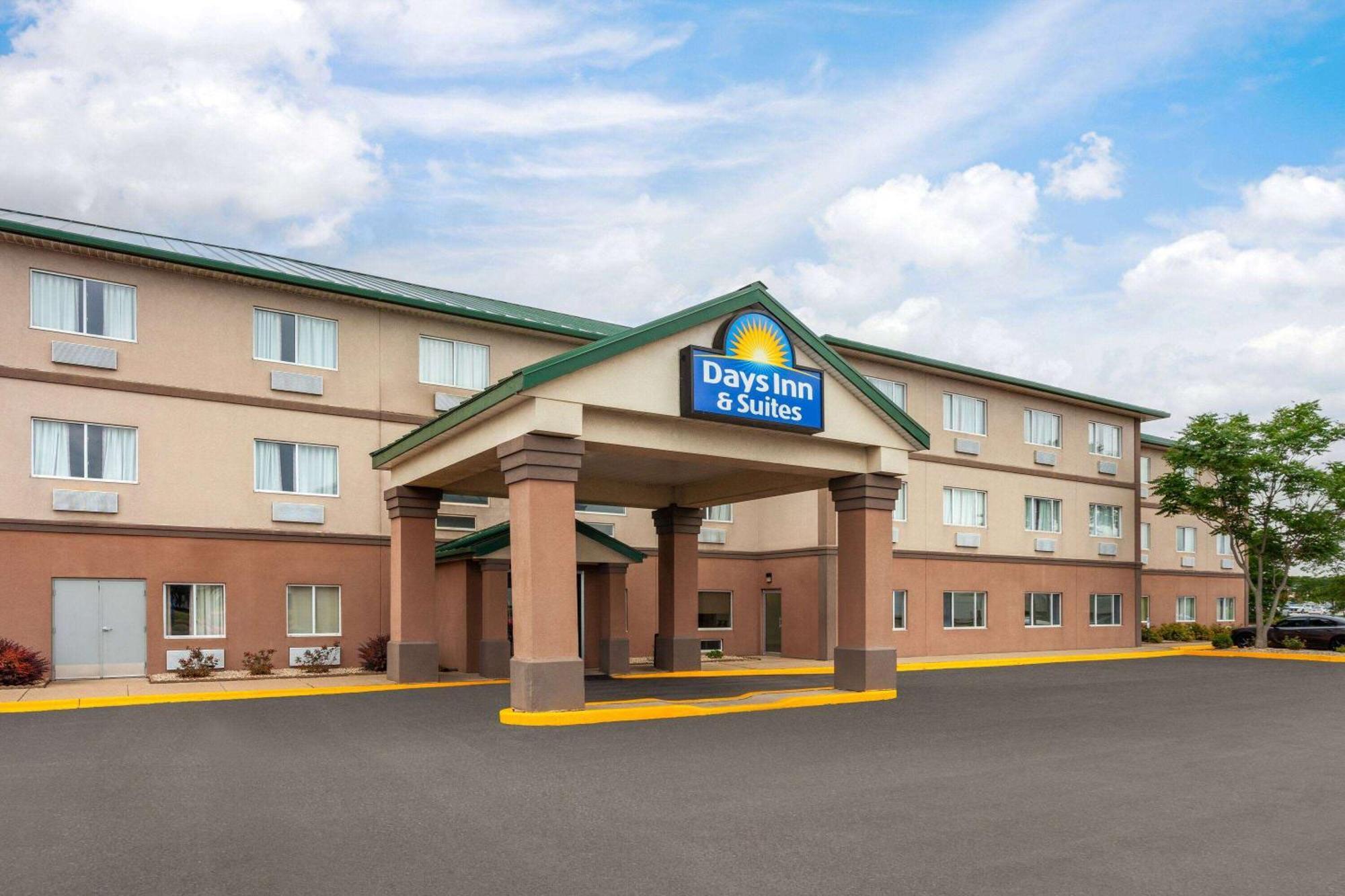 Days Inn & Suites By Wyndham Of Morris Exterior photo