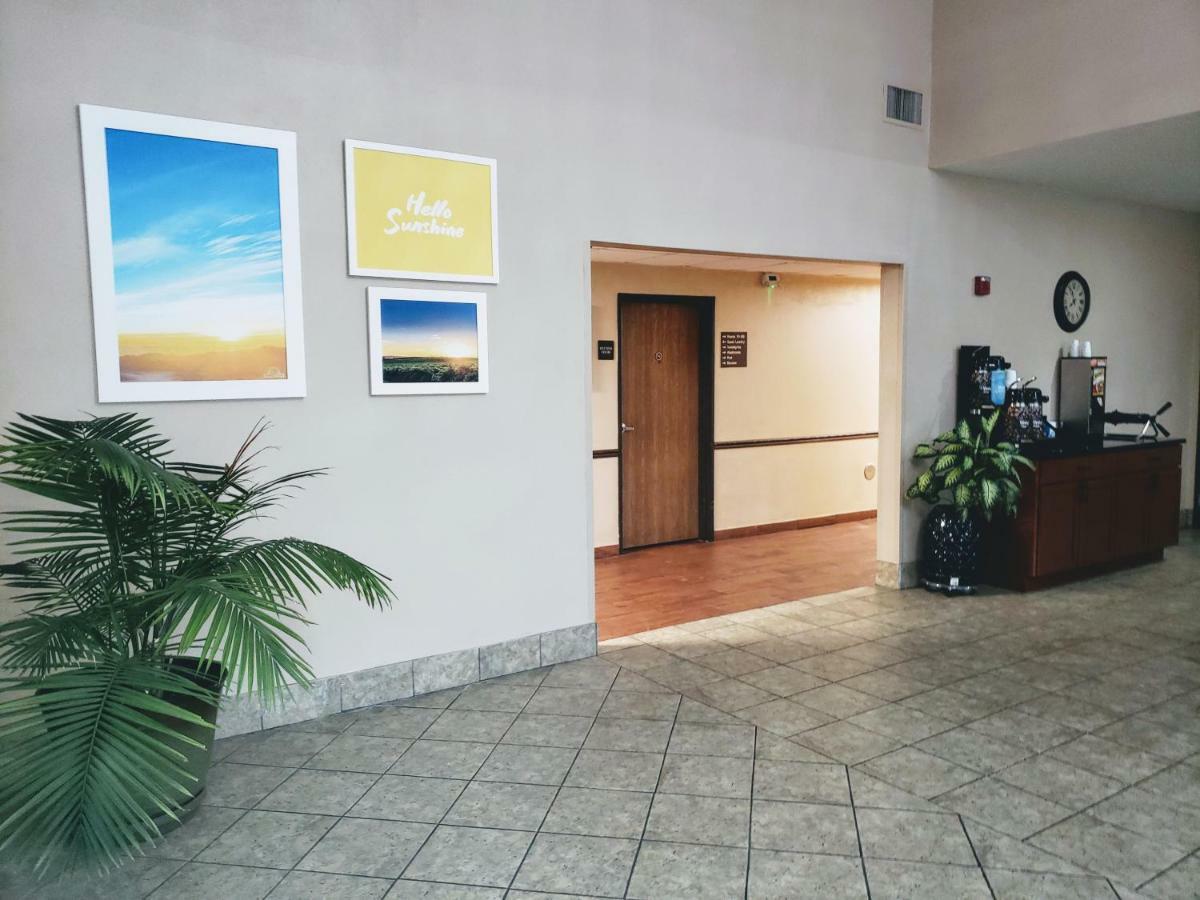 Days Inn & Suites By Wyndham Of Morris Exterior photo