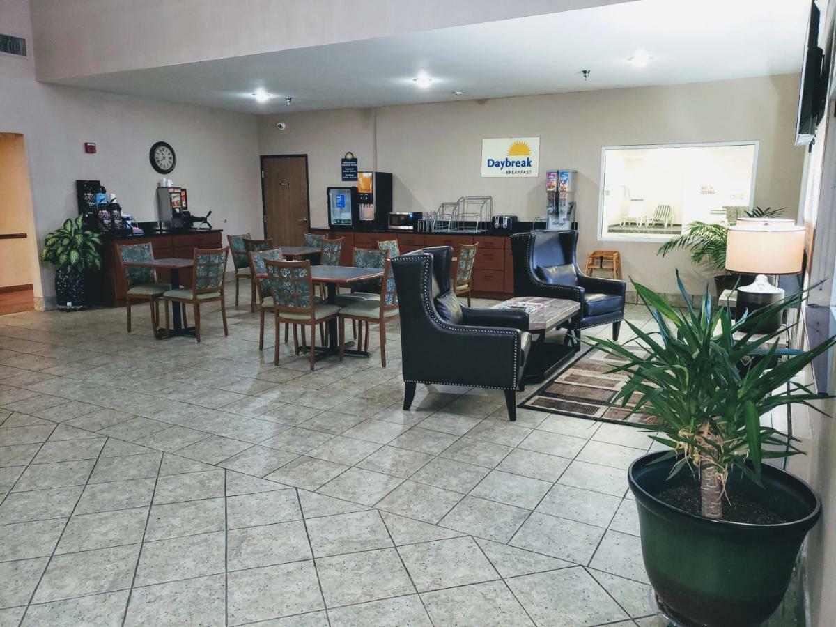 Days Inn & Suites By Wyndham Of Morris Exterior photo